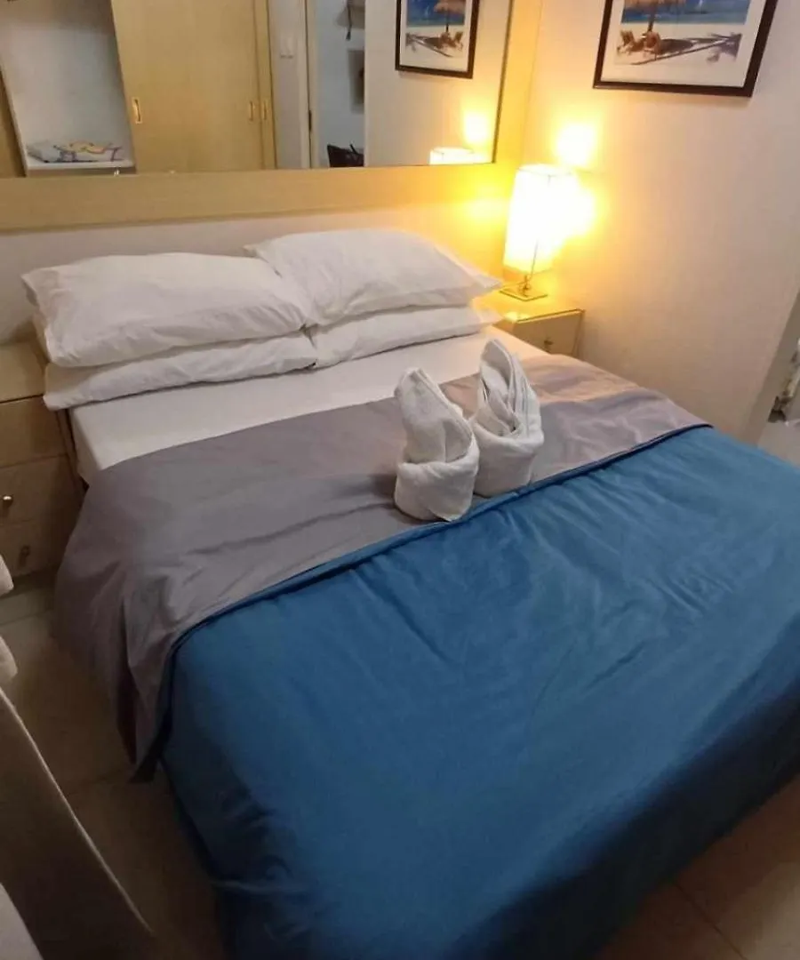 Sea Residence Royal Prestige Manila 0*,  Philippines